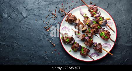 Kebab di fegato di manzo alla griglia Foto Stock