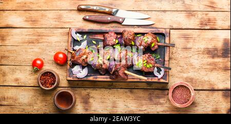 Kebab di fegato di manzo alla griglia Foto Stock