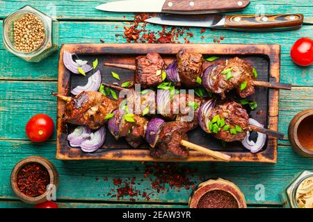 Kebab di fegato di manzo alla griglia Foto Stock