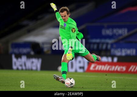 Brighton e il portiere di Hove Albion Christian Walton durante la quinta partita degli Emirates fa Cup al King Power Stadium di Leicester. Data immagine: Mercoledì 10 febbraio 2021. Foto Stock