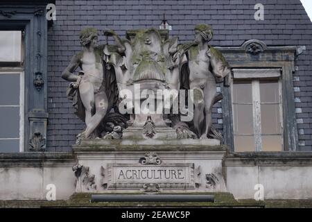 Stemma che rappresenta l'agricoltura, sul retro dell'Hotel de Ville, il municipio di Parigi, Francia Foto Stock