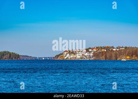 Piccolo villaggio sul Lago Malaren vicino Stoccolma in Svezia Foto Stock