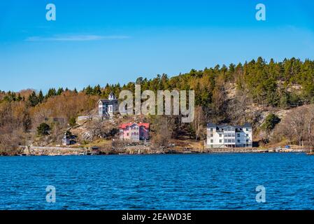 Piccolo villaggio sul Lago Malaren vicino Stoccolma in Svezia Foto Stock