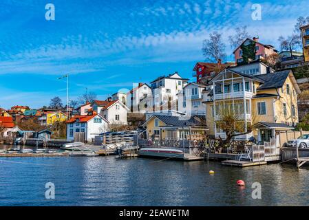 Piccolo villaggio sul Lago Malaren vicino Stoccolma in Svezia Foto Stock