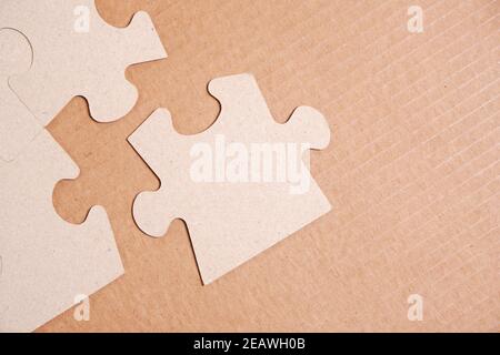 Il pezzo mancante del puzzle cade in posizione. Foto Stock