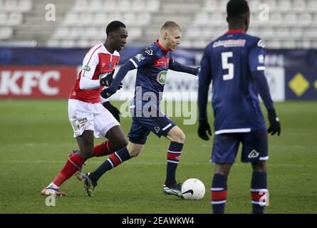 Gaetan Robail di Valenciennes, Mouhamadou Drammeh di Reims (a sinistra) durante la Coppa di Francia, round di 64 partita di calcio tra lo Stade de Reims e Valenciennes FC il 9 febbraio 2021 allo stadio Auguste Delaune di Reims, Francia - Foto Jean Catuffe / DPPI / LiveMedia Foto Stock