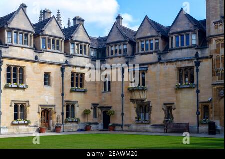 L'Old Quad al Brasenose College. Edifici universitari storici utilizzati come alloggi o alloggi per studenti. Alma Mater College di David Cameron Foto Stock