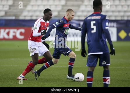 Gaetan Robail di Valenciennes, Mouhamadou Drammeh di Reims (a sinistra) durante la Coppa di Francia, round di 64 partita di calcio tra lo Stade de Reims e il Valenciennes FC il 9 febbraio 2021 allo stadio Auguste Delaune di Reims, Francia - Foto Jean Catuffe/DPPI/LiveMedia/Sipa USA Credit: Sipa USA/Alamy Live News Foto Stock