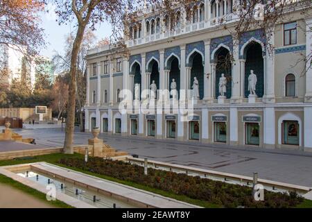 Baku - Azerbaigian. 2 gennaio 2021. Il museo nazionale Nizami Ganjavi della letteratura azerbaigiana. Foto Stock