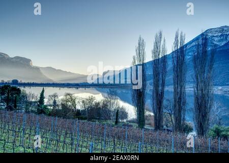 Il lago di Caldaro - Lago di Caldaro in Alto Adige, vista panoramica. Foto Stock