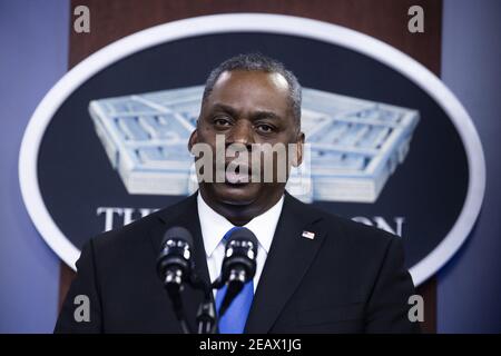 Arlington, Stati Uniti. 10 Feb 2021. Il Segretario della Difesa Lloyd Austin ha espresso le sue osservazioni al Pentagono di Arlington, Virginia, mercoledì 10 febbraio 2021. Foto di Michael Reynolds/UPI Credit: UPI/Alamy Live News Foto Stock