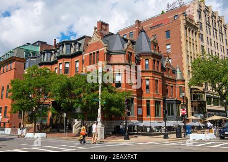 Edifici commerciali storici su 147 Newbury Street a Dartmouth Street a Back Bay, Boston, Massachusetts, Stati Uniti. Foto Stock