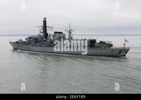 La HMS Northumberland lascia il porto con i delegati del 2019 Maritime Conferenza sul potere di combattimento avviata Foto Stock