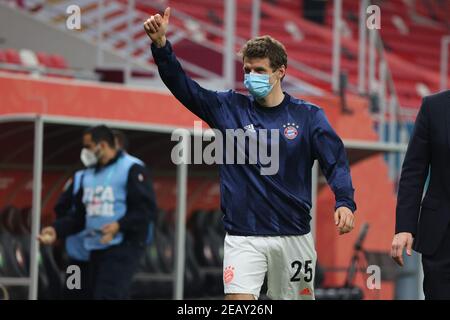 Primo: 08.02.2021, calcio: Calcio, internazionale, Coppa del mondo FIFA Club, Coppa del mondo Club 2021, in Qatar, al Ahly SC - FC Bayern Monaco Thomas MULLER, Bayern, pollici dopo il fischio finale si applicano i nostri termini e condizioni, disponibile su www. firosportphoto.de, §SOLO PER L'USO IN GERMANIA !!!! Foto: MEXSPORT, copyright di firo sportphoto: Coesfelder Str. 207 D-48249 Dulmen www.firosportphoto.de mail@firosportphoto.de dati del conto: (V olksbank B ochum - W itten) IBAN: DE68430601290341117100 BIC: GENODEM1BOC Tel: 49-2594 -9916004 Fax: 49-2594-9916005 | usage worldwide Foto Stock