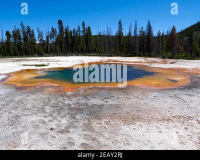 Piscina smeraldo, sabbia nera bacino, il Parco Nazionale di Yellowstone Foto Stock