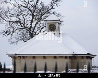 Queenborough, Kent, Regno Unito. 11 Febbraio 2021. Regno Unito Meteo: Neve a Queenborough, Kent. Credit: James Bell/Alamy Live News Foto Stock