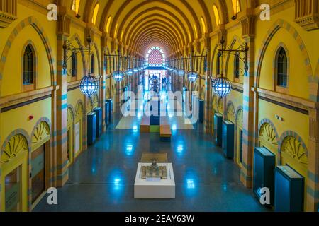 SHARJAH, Emirati Arabi Uniti, 24 OTTOBRE 2016: Interno del Museo della civiltà islamica situato all'interno dell'ex edificio del souq a Sharjah, Emirati Arabi Uniti Foto Stock