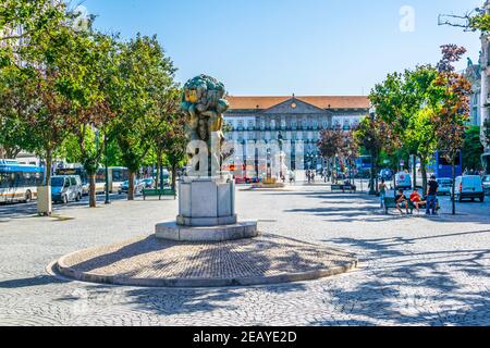 PORTO, PORTOGALLO, 5 SETTEMBRE 2016: Vista di una statua sulla avenida dos aliados a Porto, Portogallo Foto Stock