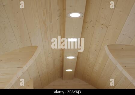 Interno ed esterno della sauna, accogliente e bella Foto Stock