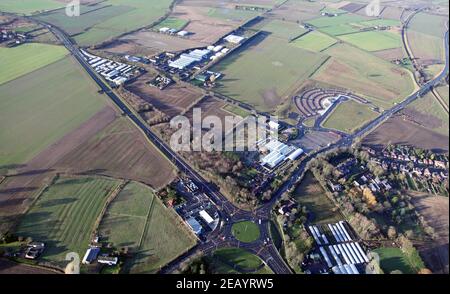 Vista aerea di Poppleton, York all'incrocio della rotonda A59 / A1237. Anche in foto: Poppleton Bar Park'n'Ride & Northminster Business Park Foto Stock