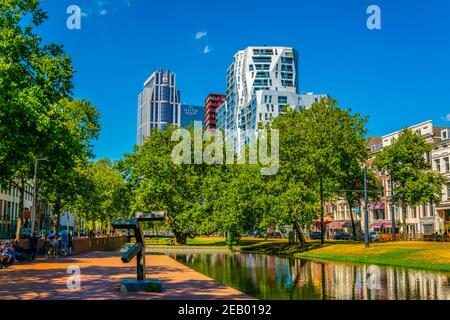 ROTTERDAM, PAESI BASSI, 5 AGOSTO 2018: Canale Westersingel a Rotterdam, Paesi Bassi Foto Stock