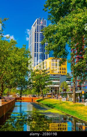 ROTTERDAM, PAESI BASSI, 5 AGOSTO 2018: Canale Westersingel a Rotterdam, Paesi Bassi Foto Stock