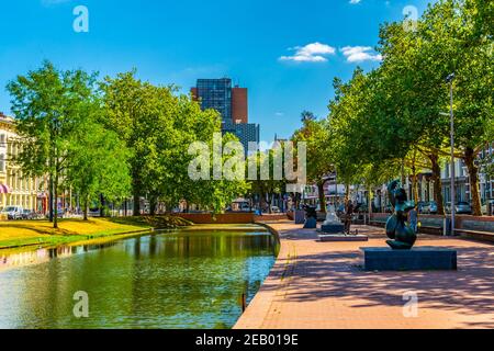 ROTTERDAM, PAESI BASSI, 5 AGOSTO 2018: Canale Westersingel a Rotterdam, Paesi Bassi Foto Stock