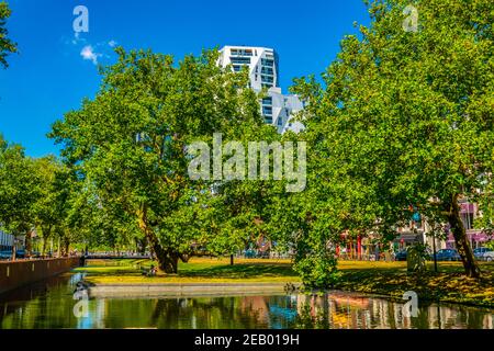 ROTTERDAM, PAESI BASSI, 5 AGOSTO 2018: Canale Westersingel a Rotterdam, Paesi Bassi Foto Stock