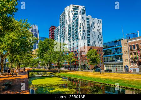 ROTTERDAM, PAESI BASSI, 5 AGOSTO 2018: Canale Westersingel a Rotterdam, Paesi Bassi Foto Stock