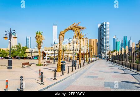 KUWAIT CITY, KUWAIT, 4 NOVEMBRE 2016: Vista di una piccola piazza vicino al souq centrale in Kuwait. Foto Stock