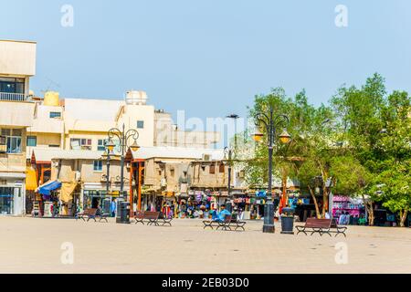 KUWAIT CITY, KUWAIT, 4 NOVEMBRE 2016: Vista di una piccola piazza vicino al souq centrale in Kuwait. Foto Stock