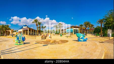 EILAT, ISRAELE, 30 DICEMBRE 2018: Sculture di pesce situate su un passaggio tra il museo di Eilat e la Galleria in Israele Foto Stock