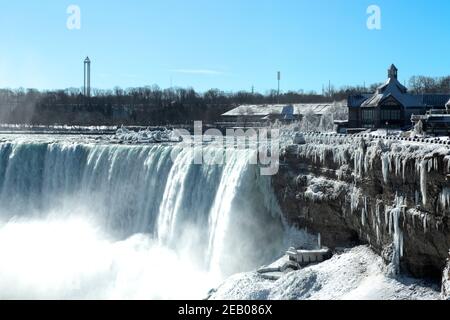 Horseshoe Falls dal lato canadese in inverno. Cascate del Niagara, Ontario, Canada Foto Stock