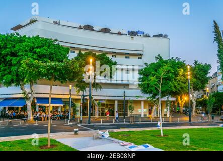 TEL AVIV, ISRAELE, 15 SETTEMBRE 2018: Vista al tramonto di un cinema in piazza dizengoff nel centro di Tel Aviv, Israele Foto Stock