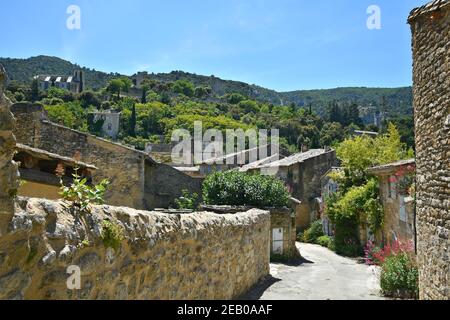 Vecchie case rurali in pietra tradizionali costruite a Oppède-le-Vieux, Vaucluse Provence Francia. Foto Stock