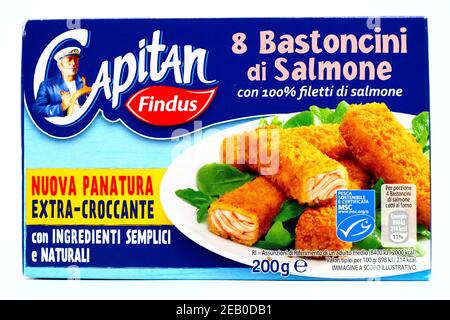 Captain FINDU Fingers salmone in croccante Breadcrumbs. FindUs è un marchio di prodotti alimentari surgelati di Nomad Foods Group Foto Stock