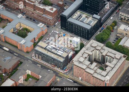 Vista aerea della Manchester Metropolitan University, tra cui la Manchester School of Art e la Manchester Metropolitan University Business School Foto Stock
