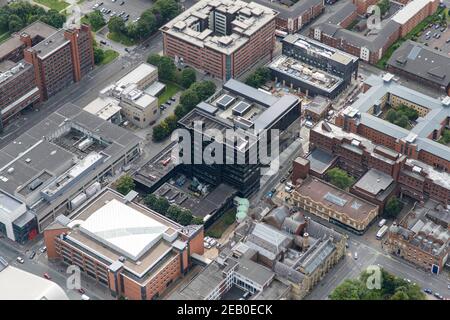 Vista aerea della Manchester Metropolitan University, tra cui la Manchester School of Art e la Manchester Metropolitan University Business School Foto Stock