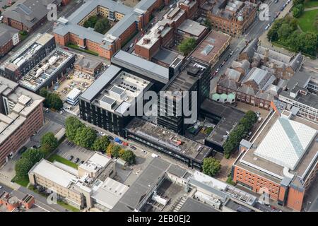 Vista aerea della Manchester Metropolitan University, tra cui la Manchester School of Art e la Manchester Metropolitan University Business School Foto Stock