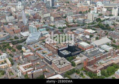 Vista aerea della Manchester Metropolitan University, tra cui la Manchester School of Art e la Manchester Metropolitan University Business School Foto Stock
