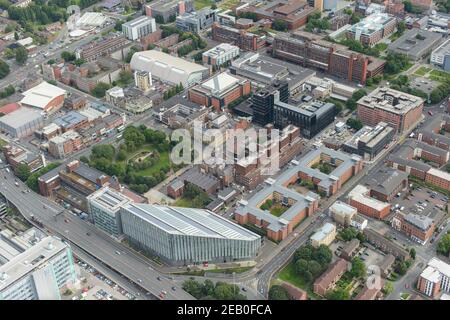 Vista aerea della Manchester Metropolitan University, tra cui la Manchester School of Art e la Manchester Metropolitan University Business School Foto Stock