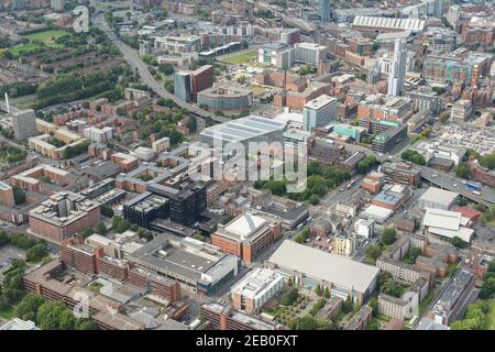 Vista aerea della Manchester Metropolitan University, tra cui la Manchester School of Art e la Manchester Metropolitan University Business School Foto Stock
