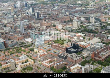 Vista aerea della Manchester Metropolitan University, tra cui la Manchester School of Art e la Manchester Metropolitan University Business School Foto Stock