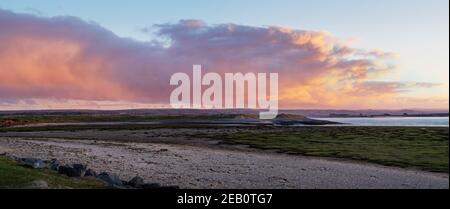 Paesaggio invernale all'alba della zona Skern di Northam Burrows, vicino ad Appletore, Devon Nord. Foto Stock