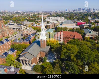 Harvard University Sever Hall and Memorial Church a Old Harvard Yard, nel centro storico di Cambridge, Massachusetts, Massachusetts, Stati Uniti. Foto Stock