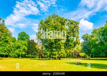 WIESBADEN, GERMANIA, 17 AGOSTO 2018:Vista di Kurpark a Weisbaden, Germania Foto Stock