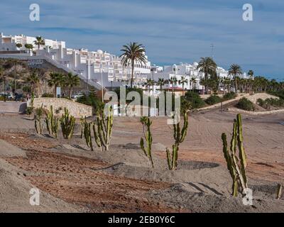 La spiaggia e gli edifici bianchi di Mojacar nel provincia di Almeria Andalusia Spagna Foto Stock