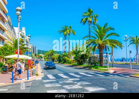 NIZZA, FRANCIA, 11 GIUGNO 2017: Vista della Promenade des anglais a Nizza, Francia Foto Stock