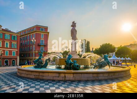 NIZZA, FRANCIA, 13 GIUGNO 2017: Fontaine du Soleil a Nizza, Francia Foto Stock