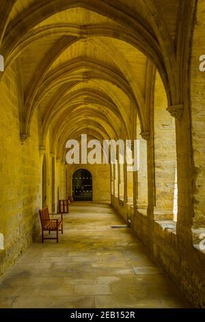 VILLENEUVE LES AVIGNON, FRANCIA, 22 GIUGNO 2017: Interno di una vecchia Certosa certosa Chartreuse de Villeneuve lez Avignon, Francia Foto Stock